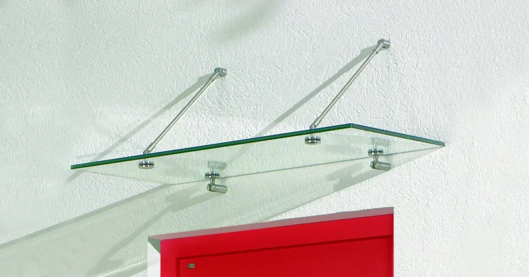 Glasvordach mit Zugstangen